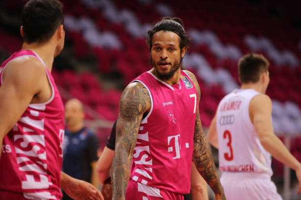 出对手的传 出对手的传